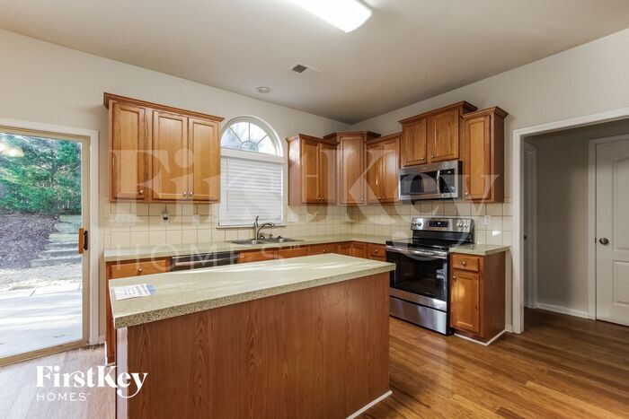 Building Photo - 8305 Stone Crest Dr