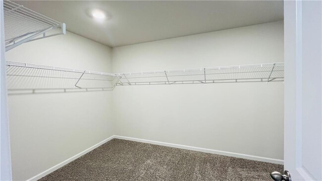 Building Photo - 6056 Hickory Crk Ct