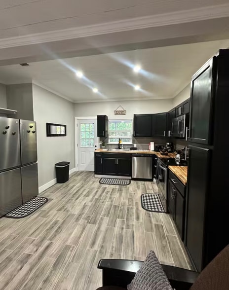 Building Photo - 1135 Red Fox Rd