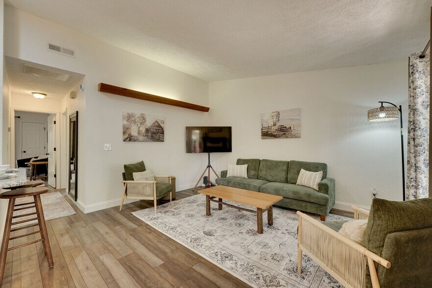 Building Photo - 395 Ozark Mountain Resort Dr