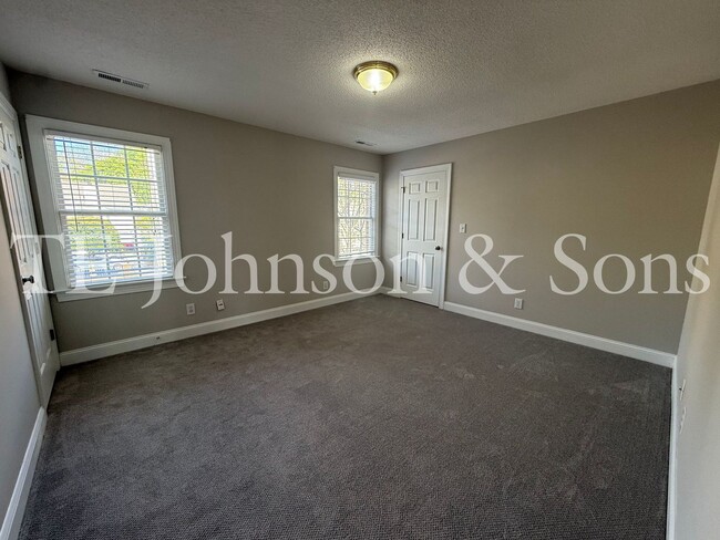 Building Photo - Spacious 3BR Home with Vaulted Ceilings, Gas Logs & Two Car Garage in Winston-Salem