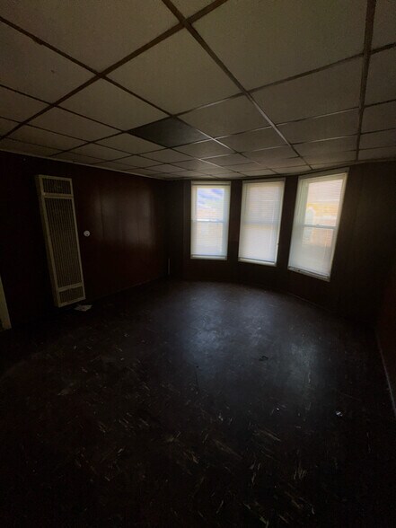 Building Photo - 1002 Prouty Ave