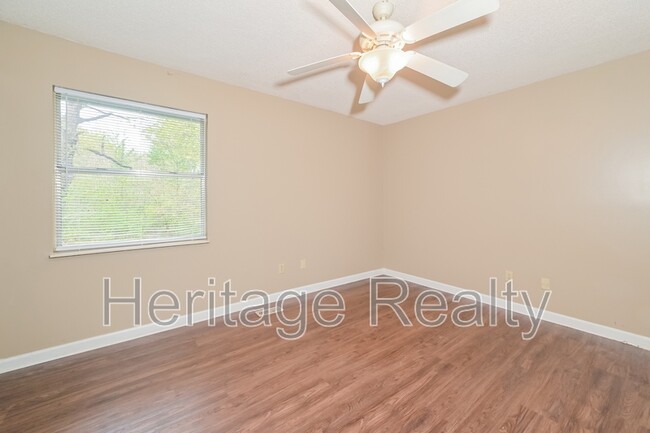 Building Photo - 5600 Outer Dr