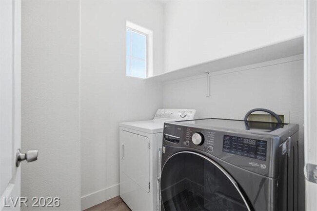 Building Photo - Inviting 3-Bedroom Home with Oversized Loft in Gated Southwest Community