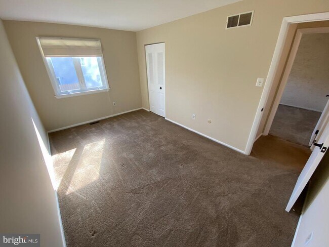 Building Photo - 502 Portsmouth Ct
