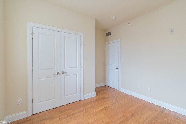 Building Photo - 4 br, 3 bath Triplex - 1842 N 17TH ST Unit...