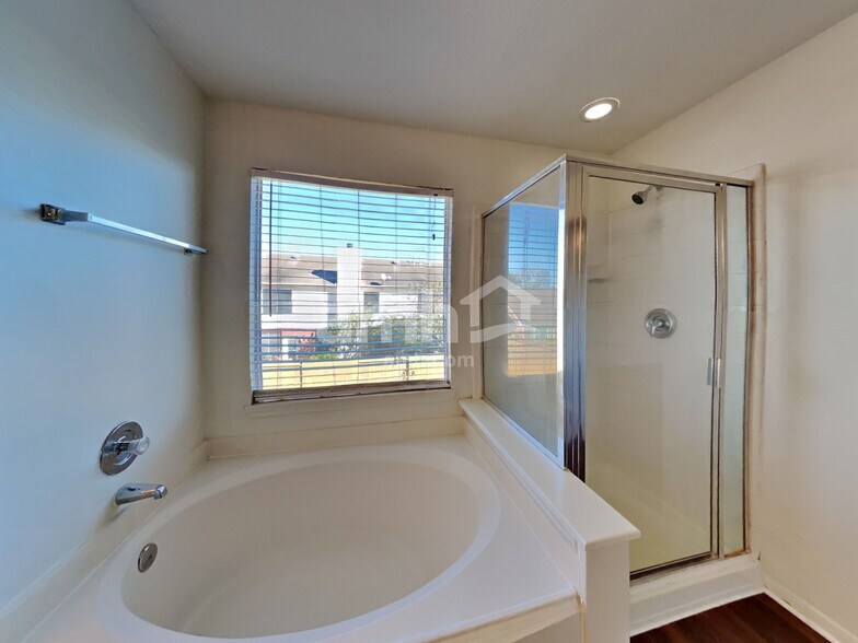 Building Photo - 2911 Linda Dr