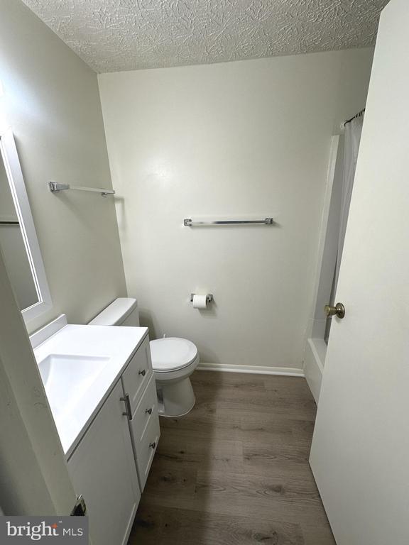 Building Photo - 995L Heather Ridge Dr