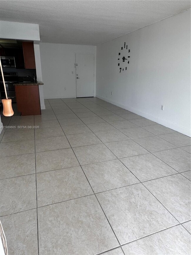 Building Photo - 9686 Fontainebleau Blvd