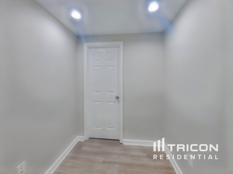 Building Photo - 1513 Cumberland Ct