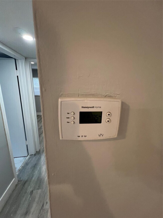 Building Photo - 6840 Pembroke Rd