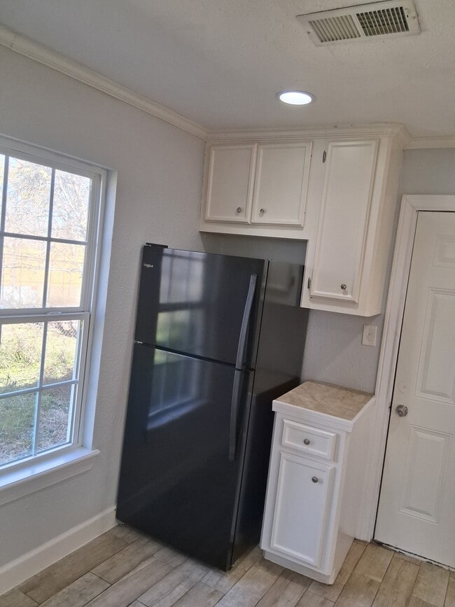 Building Photo - 1222 Teal St