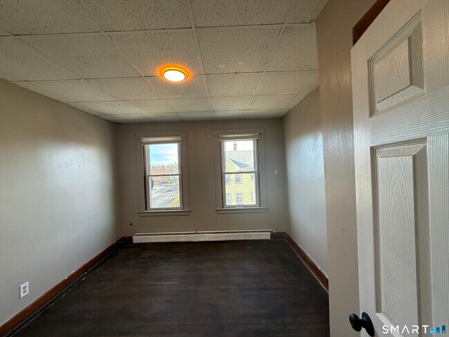 Building Photo - 154 Daly Ave