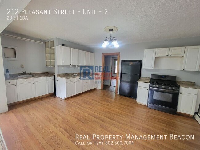 Building Photo - 212 Pleasant St