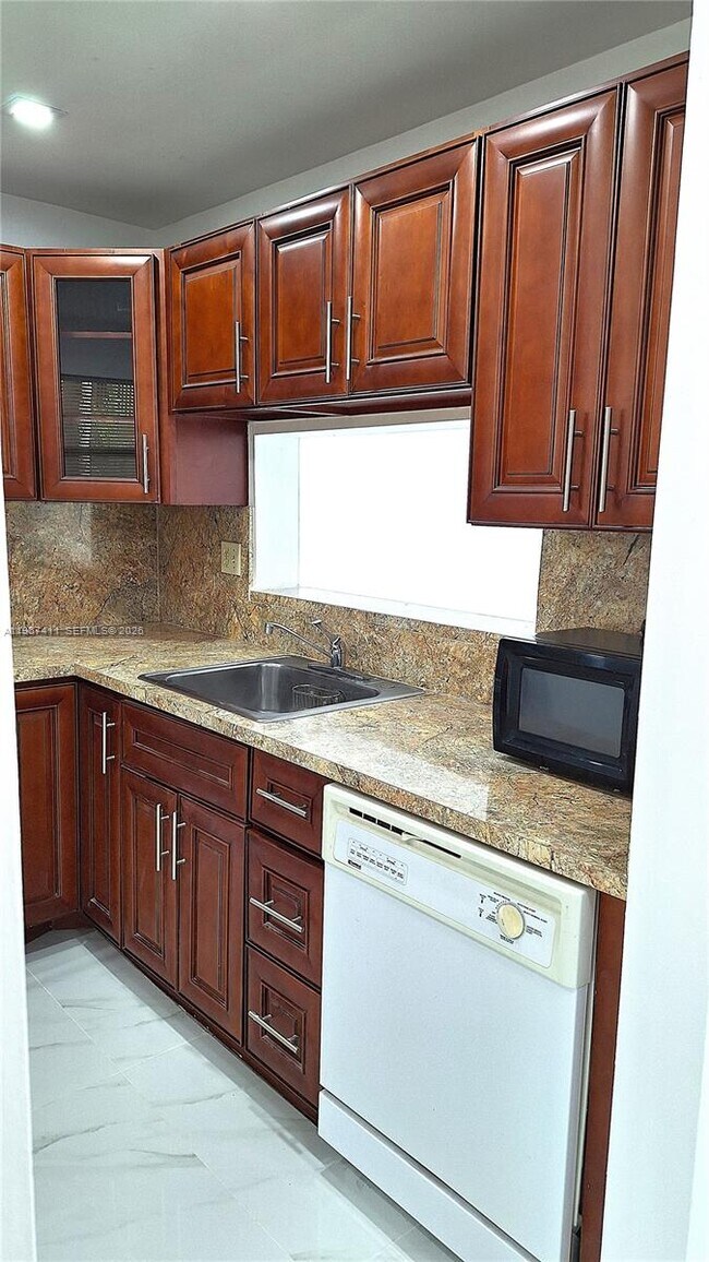 Building Photo - 10875 SW 112th Ave