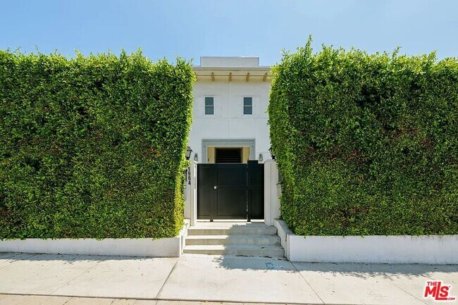 Building Photo - 1960 Argyle Ave