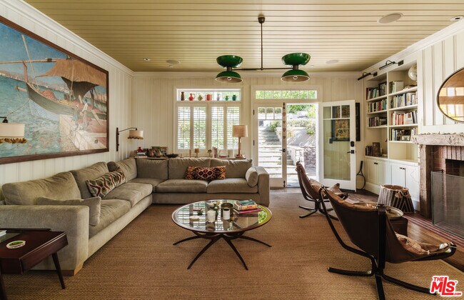 Building Photo - 430 Mesa Rd