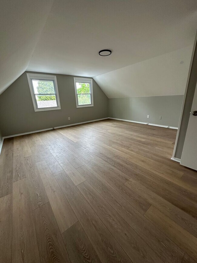 Building Photo - 4 Bedroom, 2 Bathroom Cape Cod