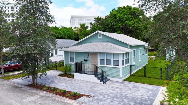 Building Photo - 125 Frow Ave