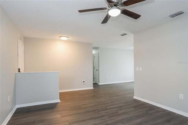 Building Photo - 302 N Miller Rd