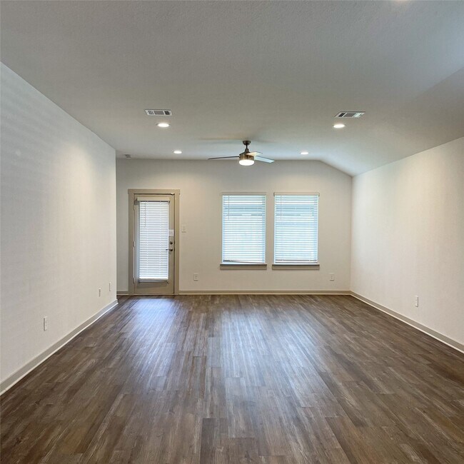 Building Photo - 6826 Halifax Harvest Ln