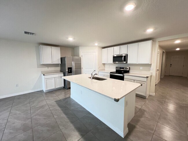 Building Photo - 4BD/2BA Modern Comfort Meets Suburban Serenity in Ocala! WASHER & DRYER INCLUDED! FULLY FENCED HOME!
