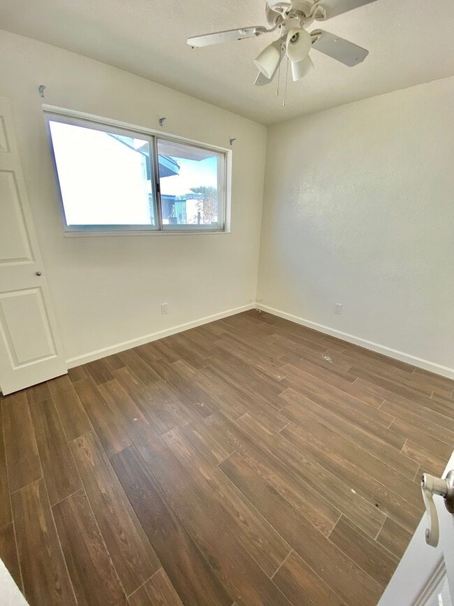 Building Photo - 4 Bedroom, 2 Bathroom Home!