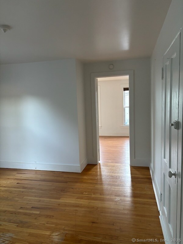 Building Photo - 563 Howe Ave