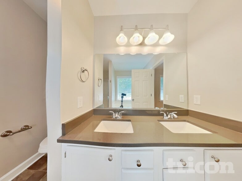 Building Photo - 180 Coghill Dr