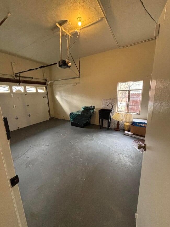 Building Photo - 514 Enfield Rd