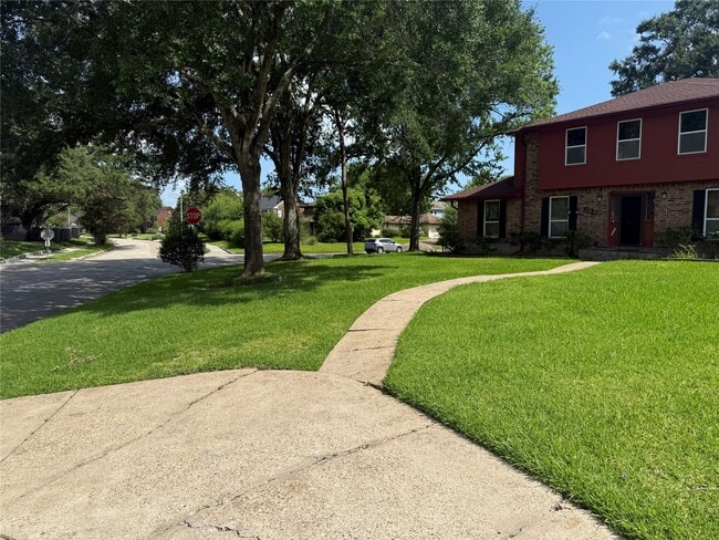 Building Photo - 3232 Parkwood Dr