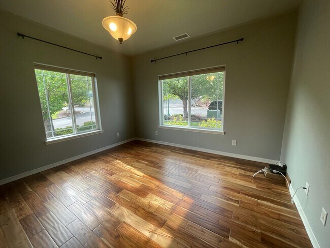 Building Photo - 228 Winchester Creek Ave