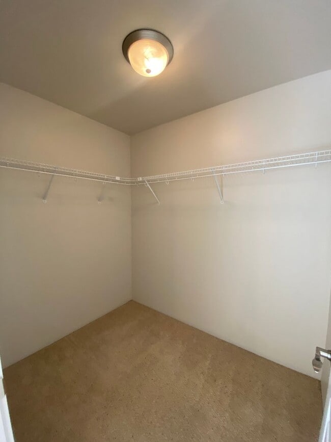 Building Photo - Rare Liberty Lake Townhome in Rocky Hill – 3 Bed, 2.5 Bath End Unit Available July 15th