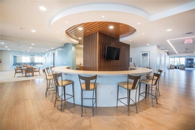 Building Photo - 1 Beach Dr SE