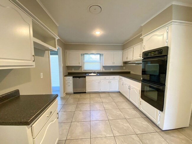 Building Photo - Large 3 bedroom 2 bath home in Whitehaven recently renovated