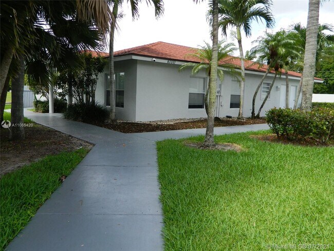 Building Photo - 6734 N Pine Island Rd