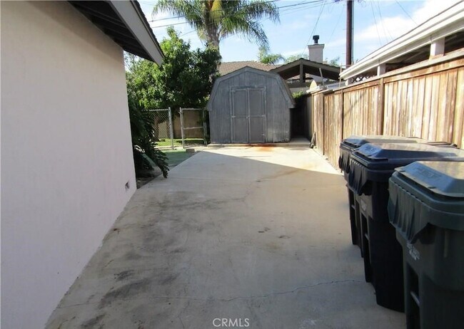 Building Photo - 8901 Shore Cir