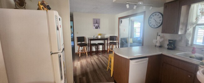 Kitchen counter and Bar Table seating - 5914 Wilson Dr