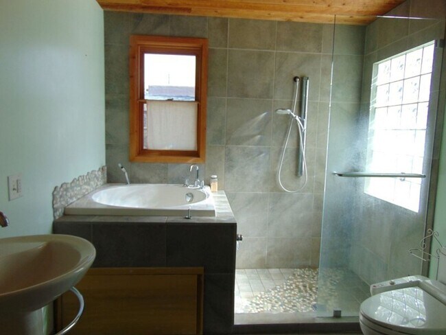 Building Photo - 123 Sombrio Dr