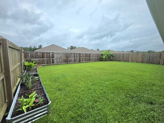 Building Photo - 4-Bedroom Home - Woodlands