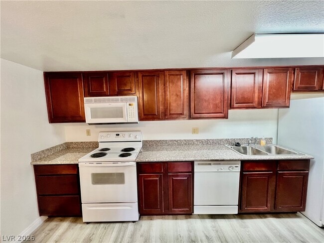 Building Photo - 4380 Sandy River Dr