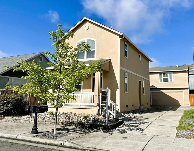 Building Photo - 749 Fresno Ave