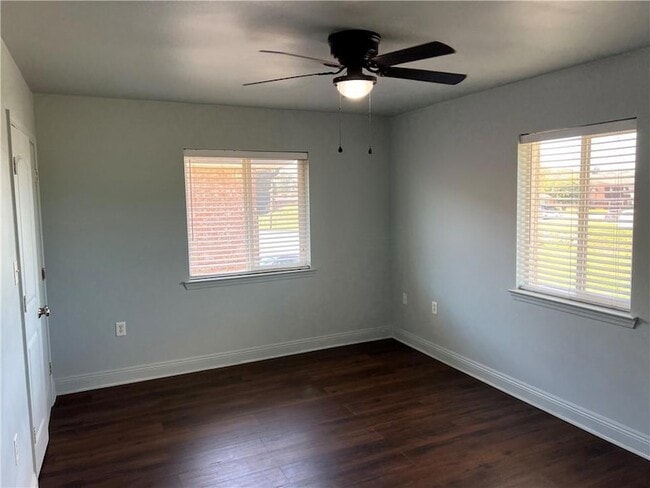 Building Photo - 3209 Golden Dr
