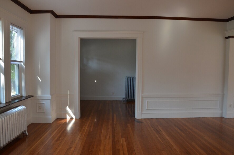 Building Photo - 16 Pierpont Rd