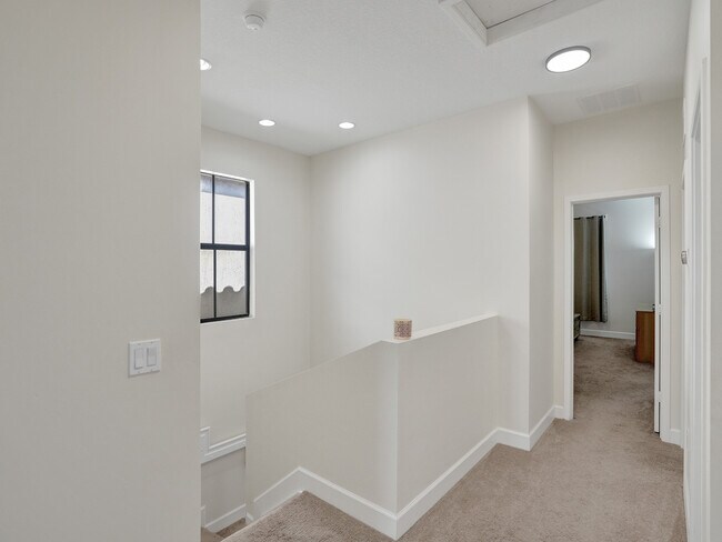 Building Photo - 5804 NW 46th Ln