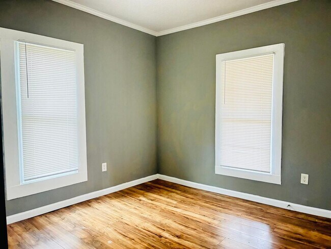 Building Photo - 420 McBrayer St