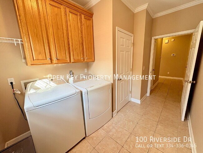 Building Photo - 100 Riverside Dr