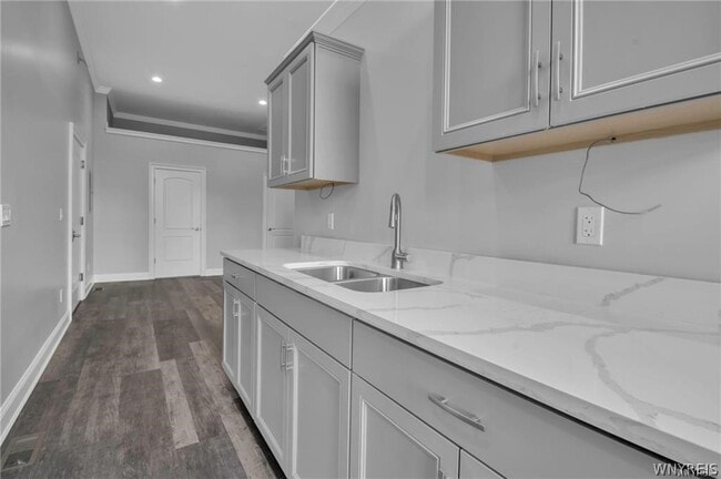 Building Photo - 27 Main St