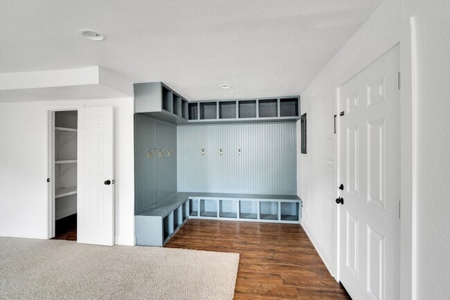 Building Photo - 3301 Yellowstone Dr