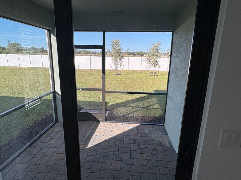 Building Photo - 1173 Caloosa Crk Dr